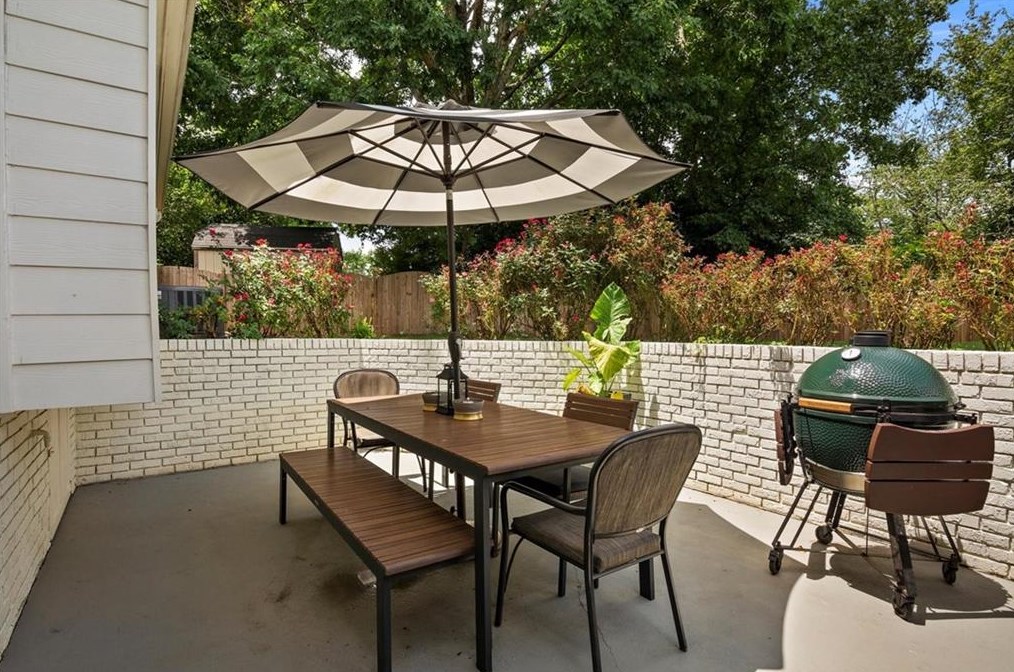 2540 Windwood Ct, Atlanta GA  30360-1444 exterior