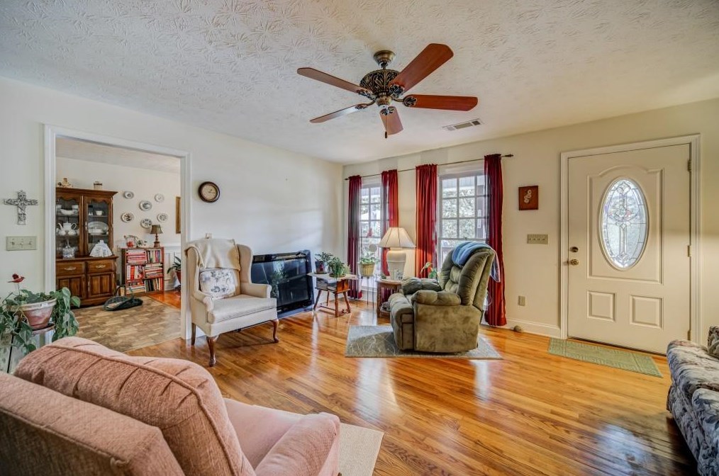 523 New Town St, Tate, GA 30177-2572