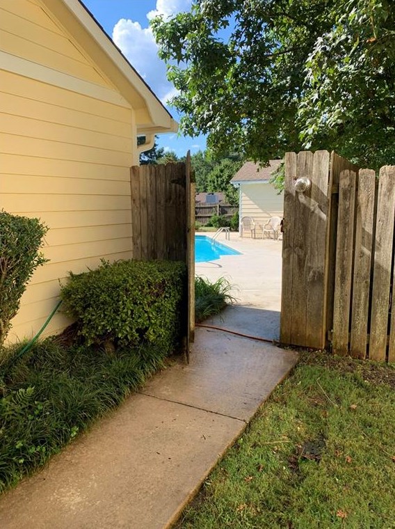 4820 Roswell Mill Dr, Alpharetta, GA 30022-4568