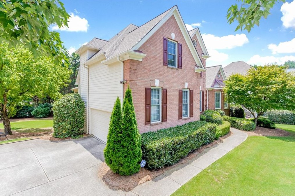 7230 Fawn Lake Dr, Alpharetta, GA 30005-3650