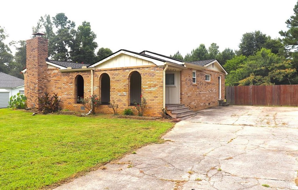 284 Harpers Lake Dr, Hiram, GA 30141