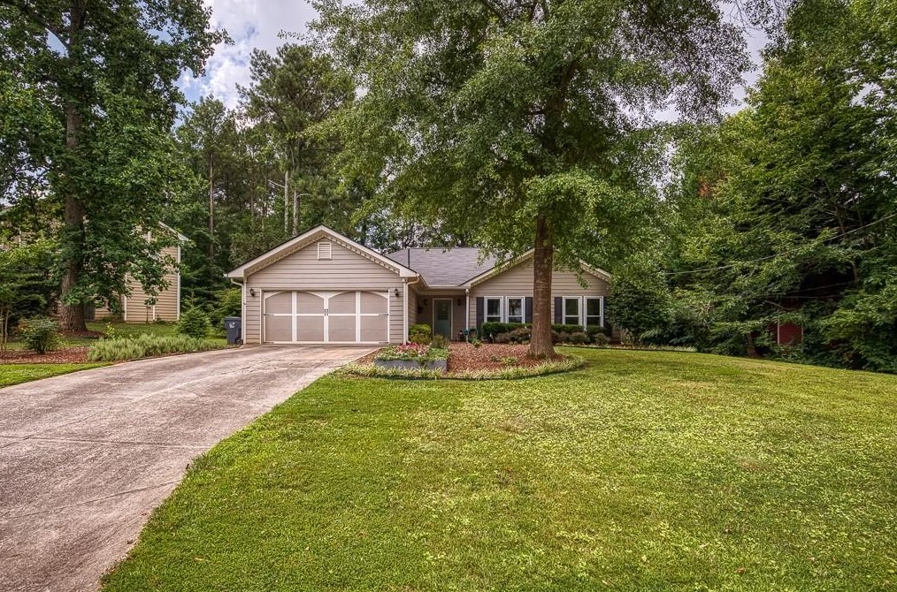 1954 Hunt Crossing Ct, Lawrenceville, GA 30043-4004