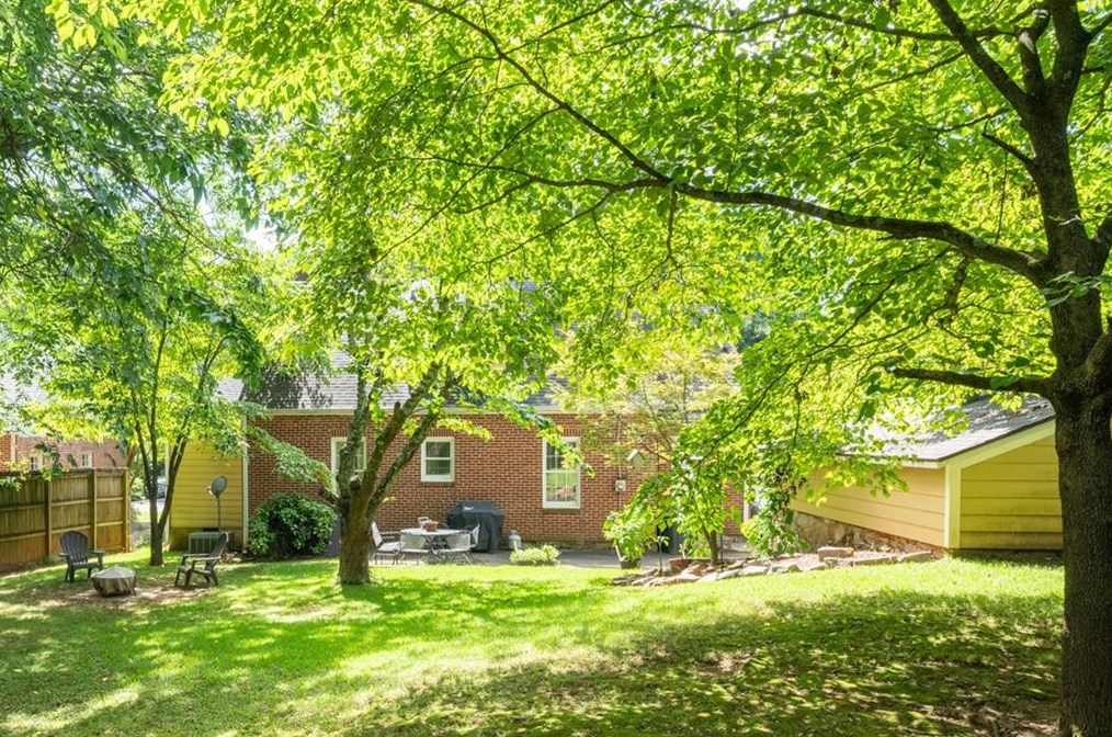 216 Shadowmoor Dr, Decatur GA  30030-3849 exterior