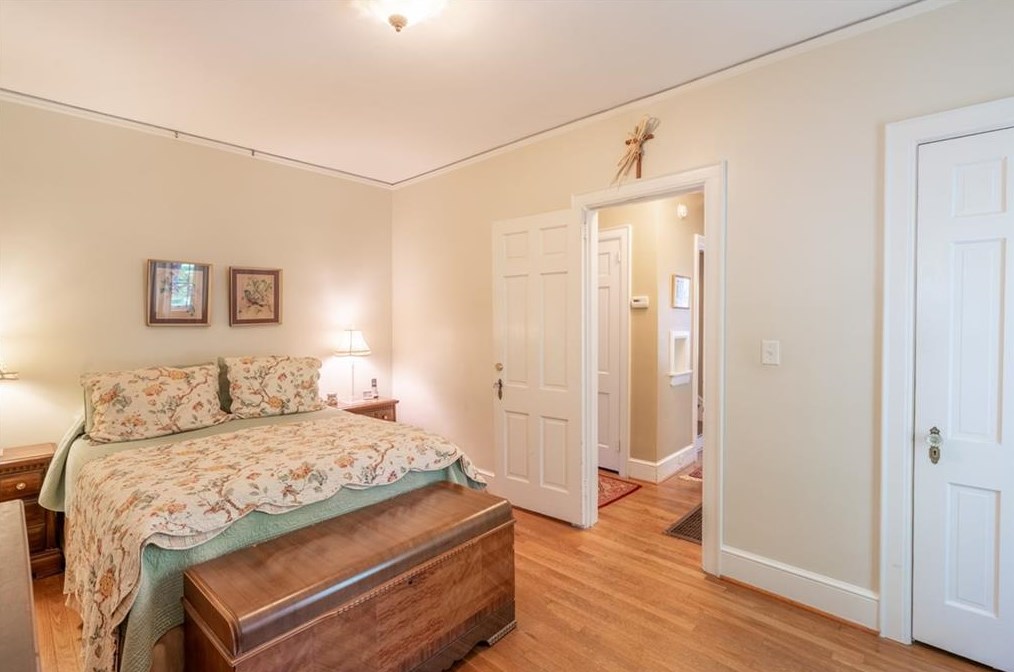 216 Shadowmoor Dr, Decatur GA  30030-3849 exterior