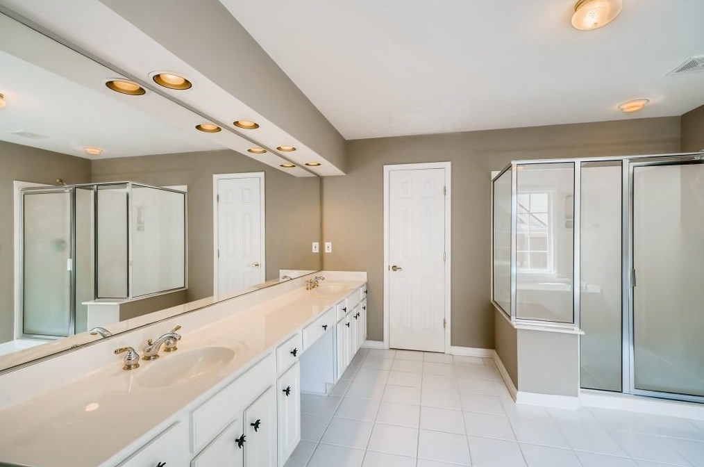 2065 Wrights Mill Cir, Atlanta GA  30324-2790 exterior