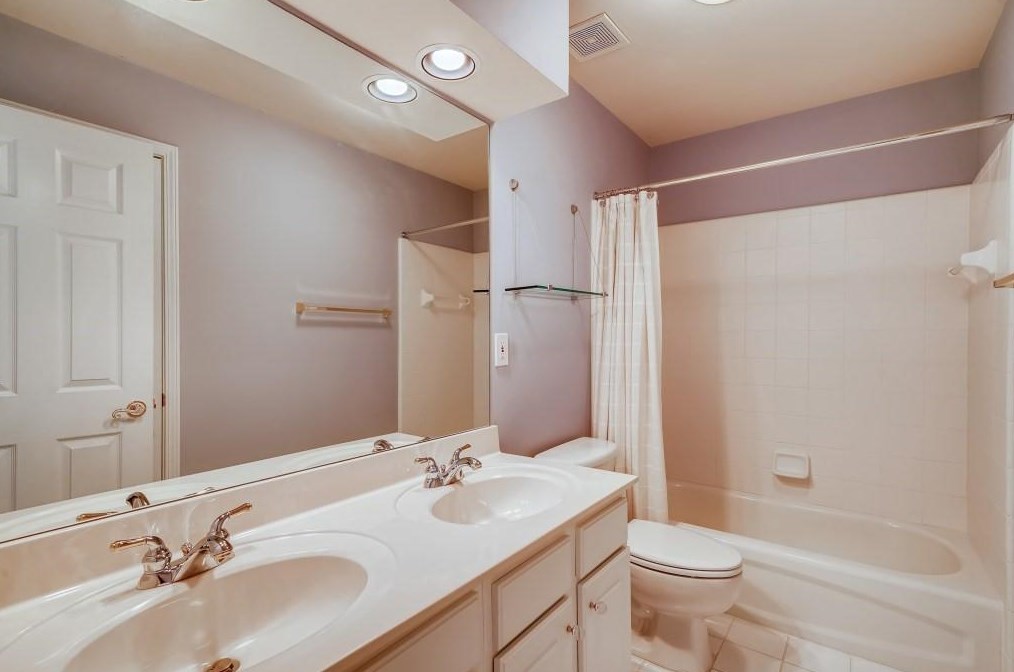 2065 Wrights Mill Cir, Atlanta GA  30324-2790 exterior