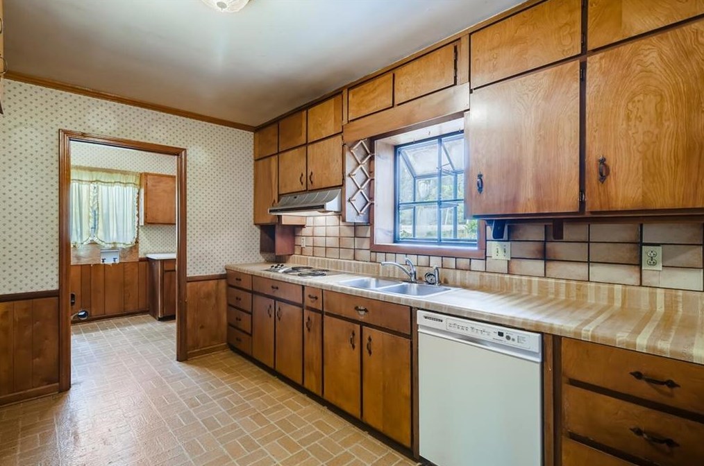 2907 Hillbrook Way, Decatur GA  30033-2427 exterior