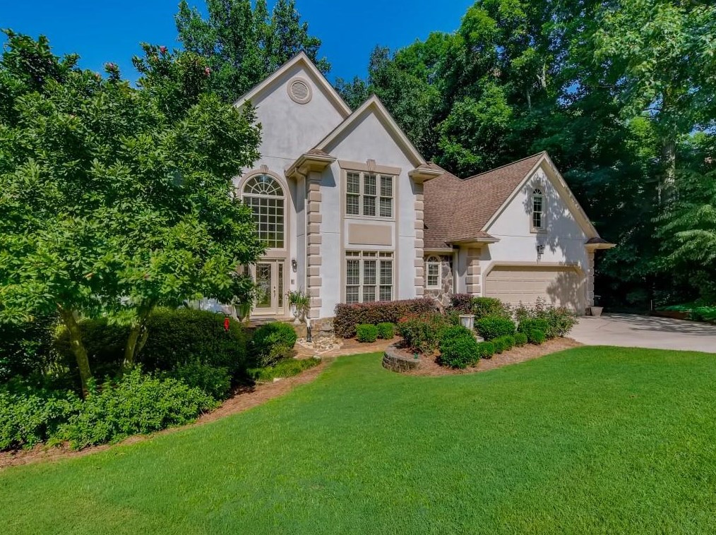 215 Willow Brook Dr, Roswell, GA 30076-3935