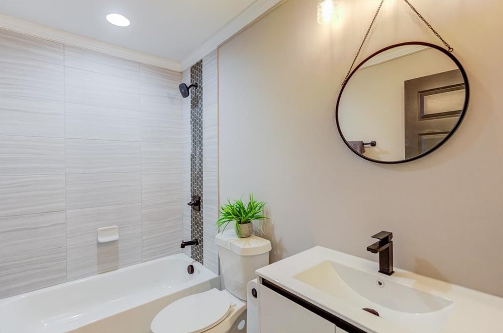 2023 Marco Dr, Decatur GA  30032-3933 exterior