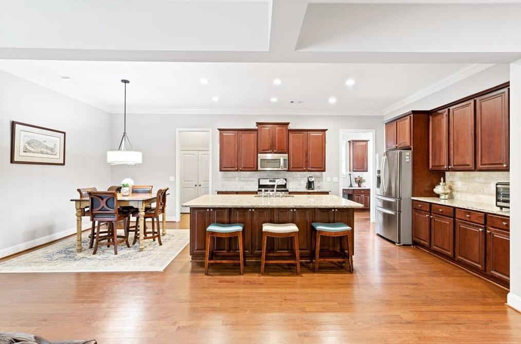 1050 Merrivale Chase, Roswell, GA 30075-8352