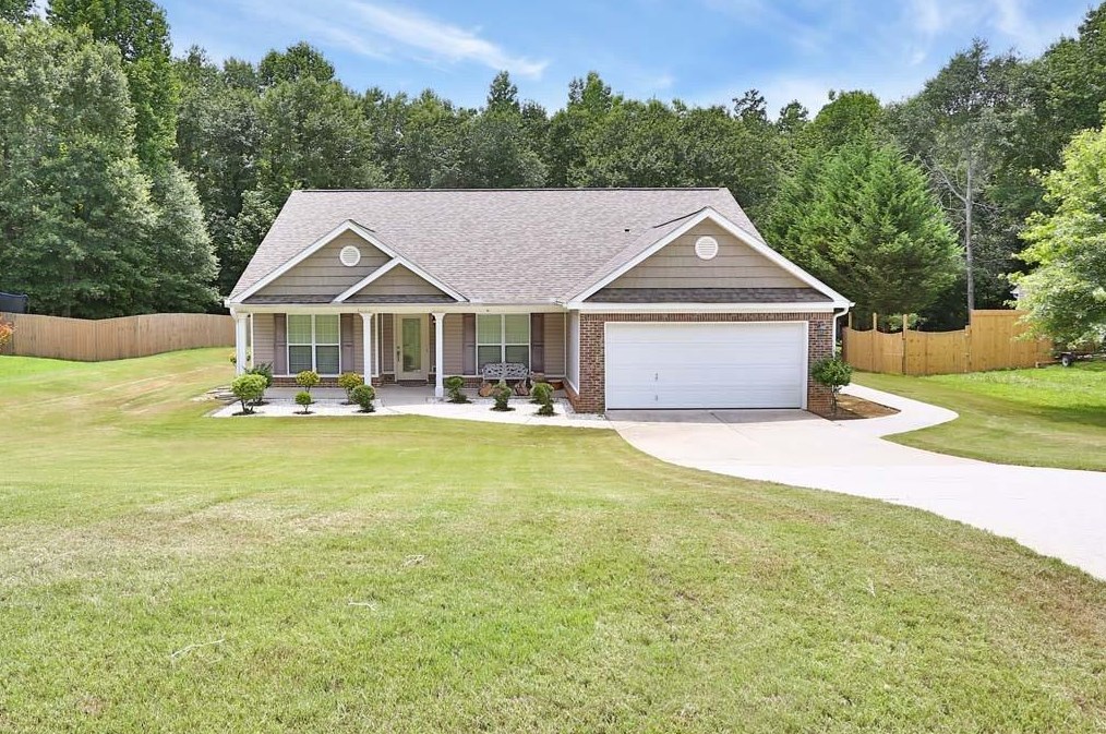 1207 Casper Ln, Winder, GA 30680-4742