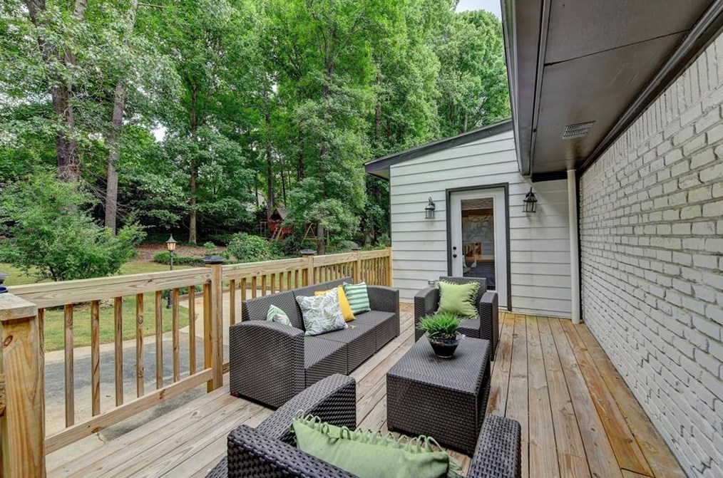 1687 Hartland Dr, Decatur GA  30033-1432 exterior