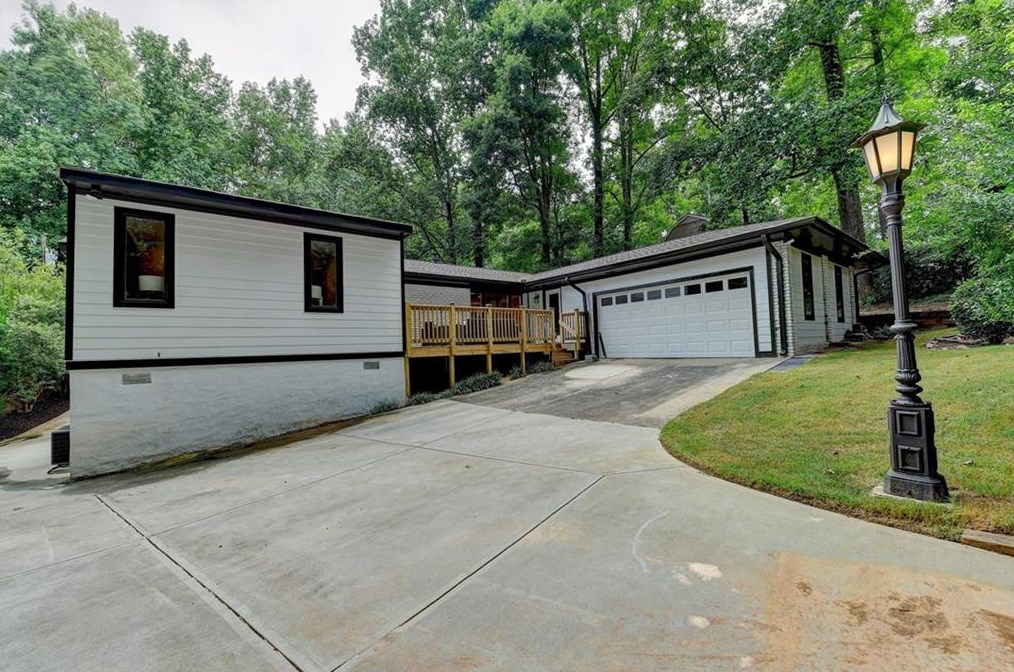 1687 Hartland Dr, Decatur GA  30033-1432 exterior