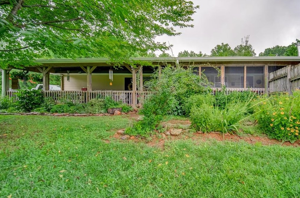 2020 Little Refuge Rd, Waleska, GA 30183-2802