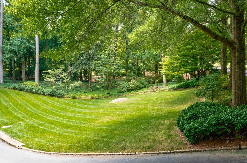 3541 Tuxedo Rd, Atlanta GA  30305-1048 exterior