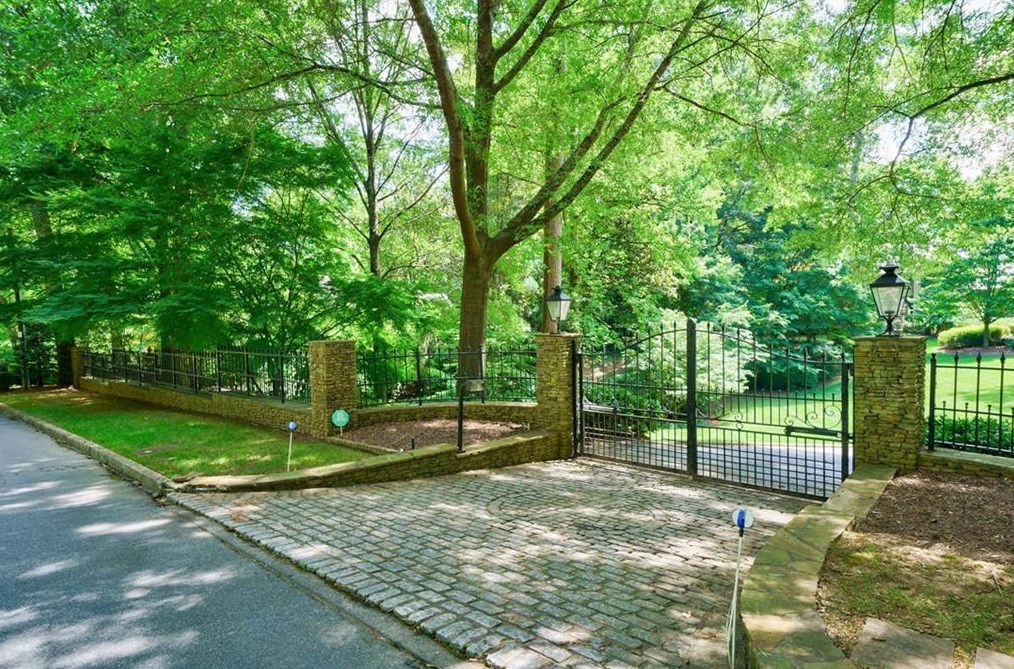 3541 Tuxedo Rd, Atlanta GA  30305-1048 exterior