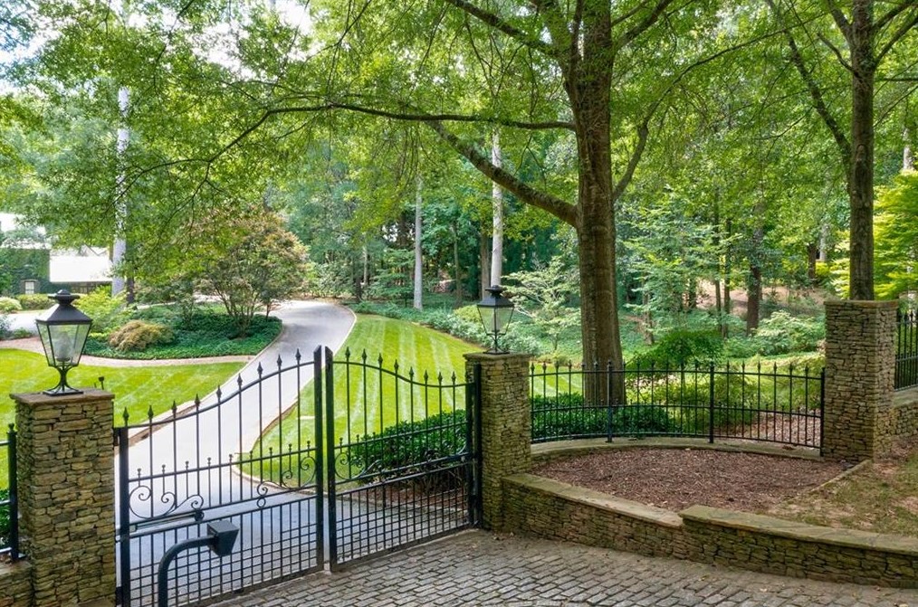 3541 Tuxedo Rd, Atlanta GA  30305-1048 exterior
