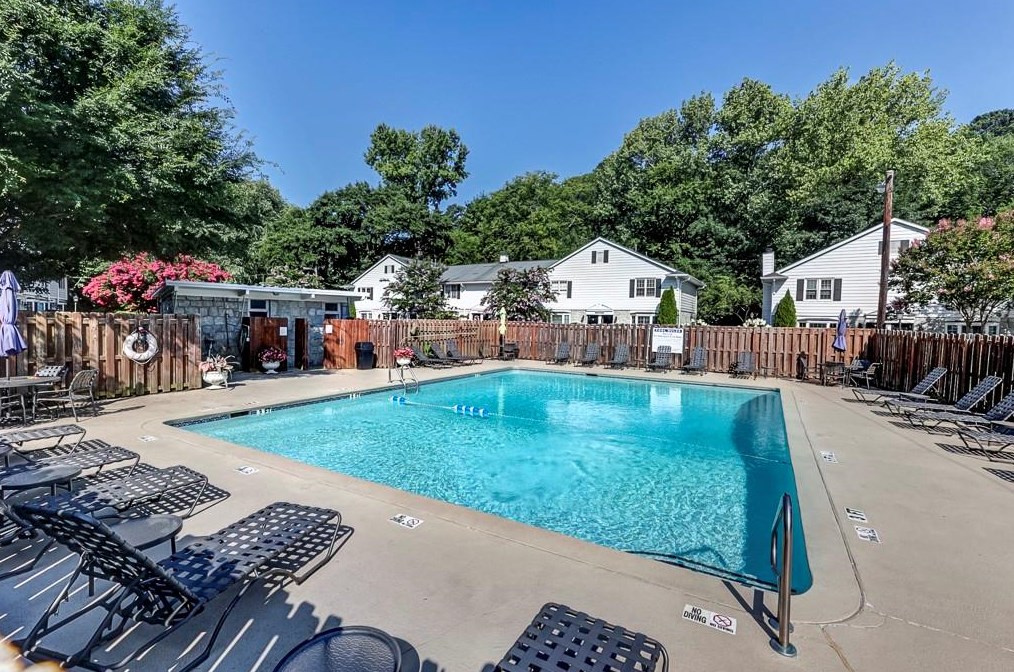 136 Peachtree Memorial Dr, Atlanta GA  30309-1008 exterior