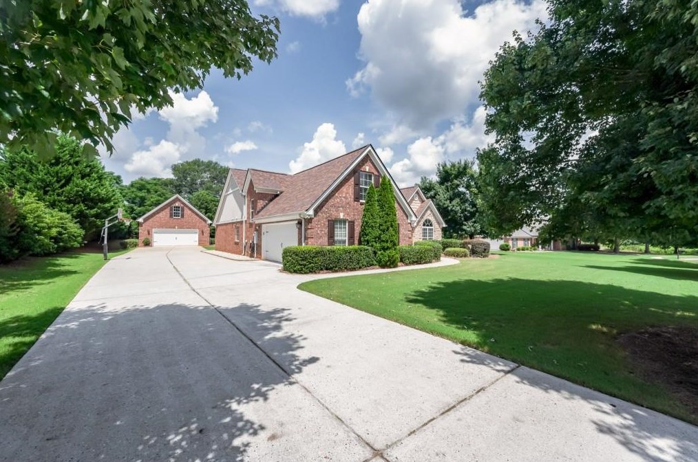 1041 Solitaire Ct, Bogart, GA 30622