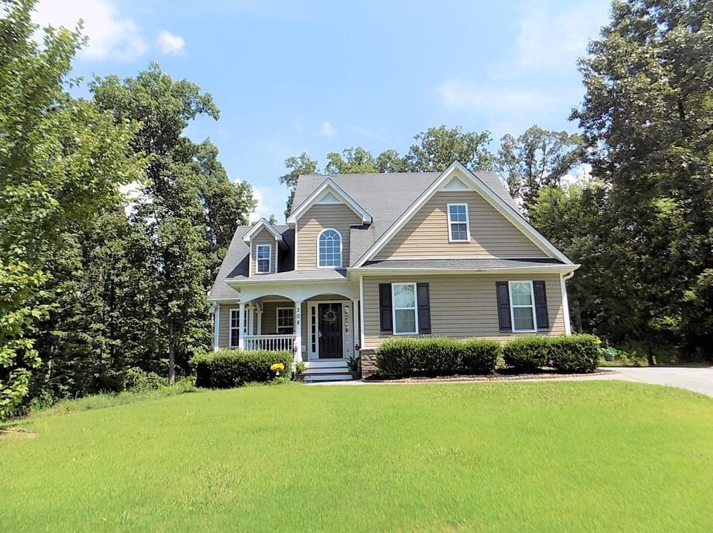 208 Levi St, Calhoun, GA 30701-8017