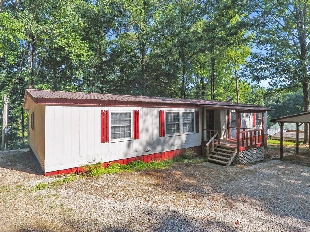 5597 Candler Creek Rd, Gillsville, GA 30543-2424