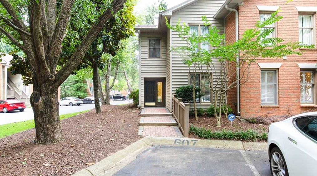 607 Garden Ct, Atlanta, GA 30328