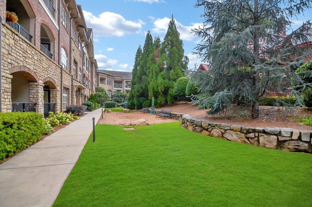 625 Piedmont Ave, Atlanta GA  30308-6200 exterior