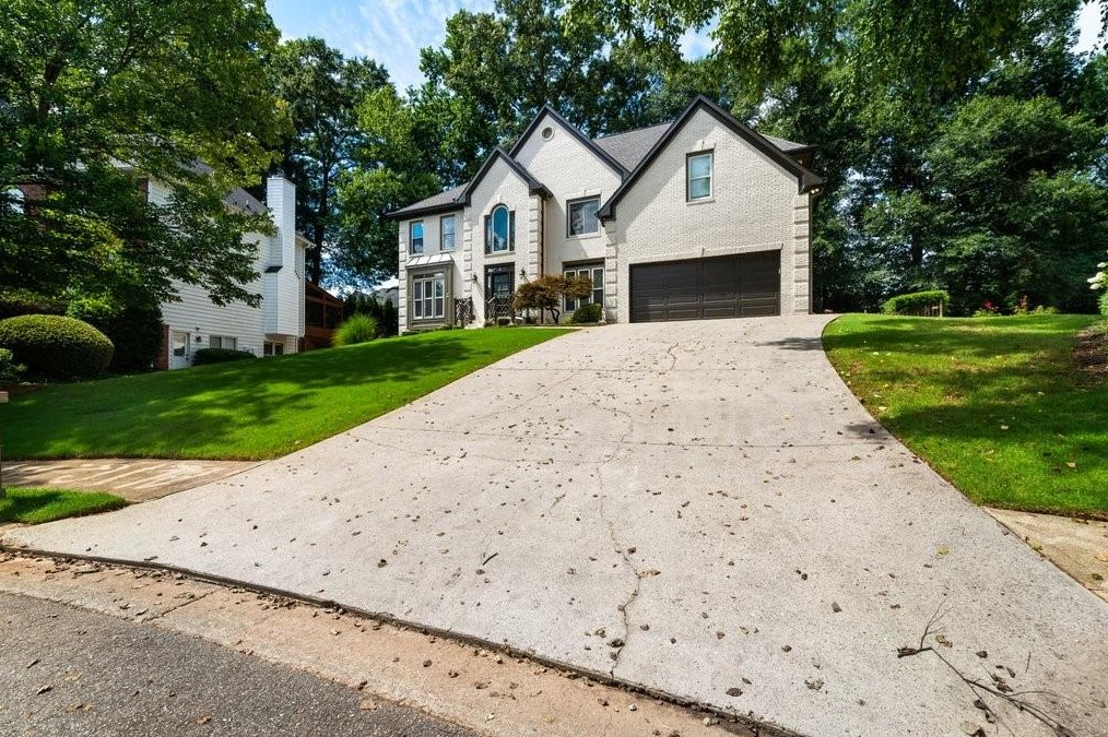 2065 Hembree Grove Dr, Roswell, GA 30076-1273