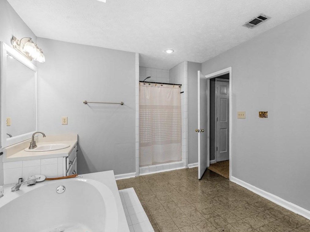 3890 Sundowner Ct, Conyers GA  30094-3870 exterior