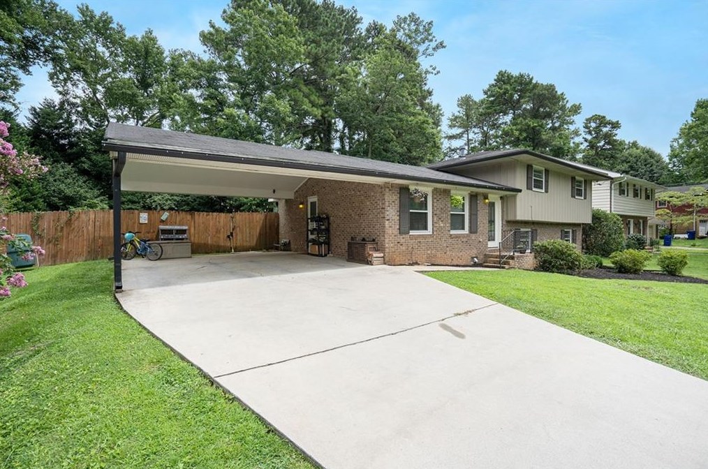 1271 Sanden Ferry Dr, Decatur GA  30033-3345 exterior