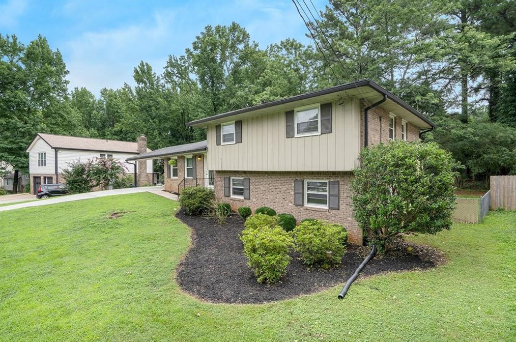 1271 Sanden Ferry Dr, Decatur GA  30033-3345 exterior