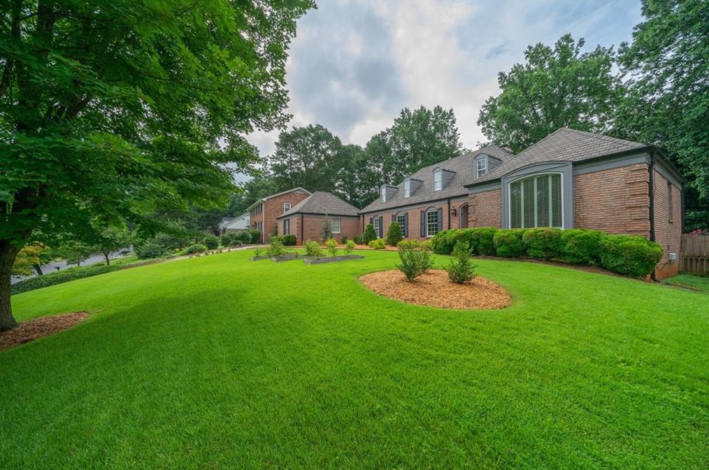 1519 Rainier Falls Dr, Atlanta GA  30329-4105 exterior