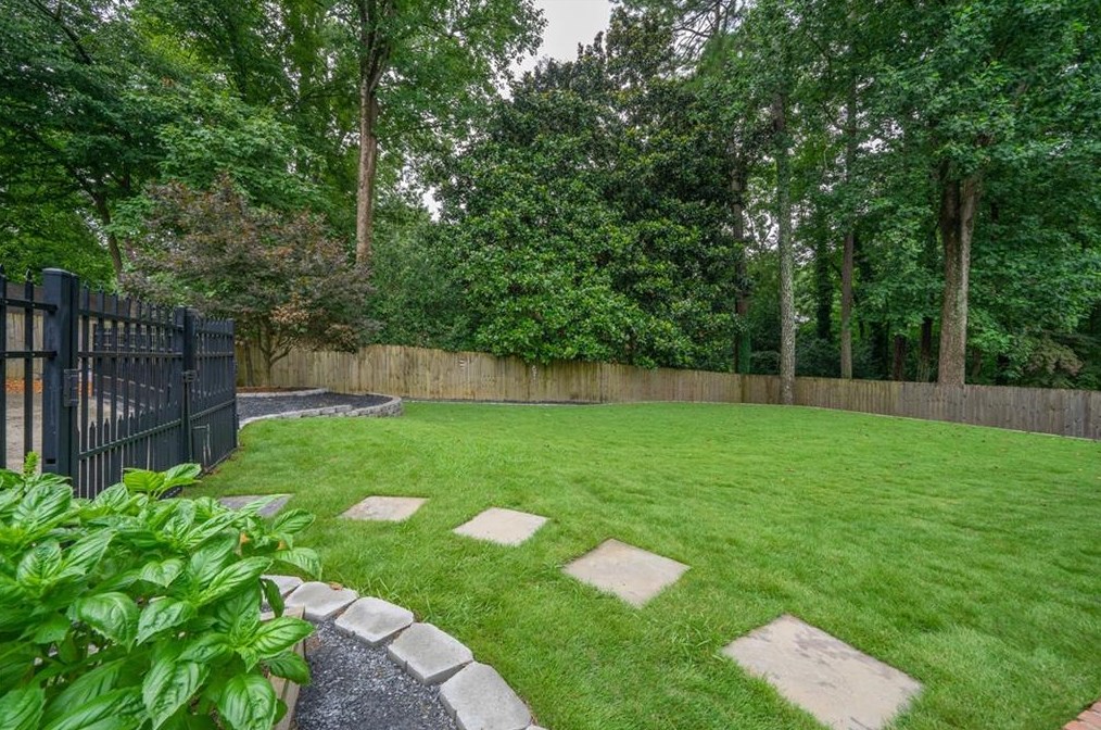 1519 Rainier Falls Dr, Atlanta GA  30329-4105 exterior
