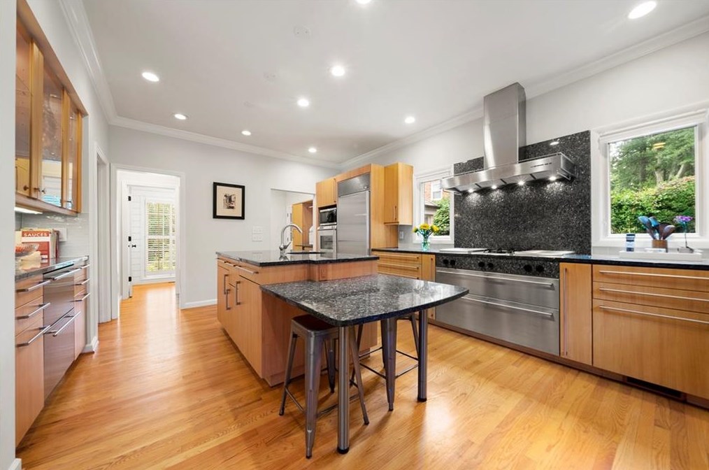 1519 Rainier Falls Dr, Atlanta GA  30329-4105 exterior