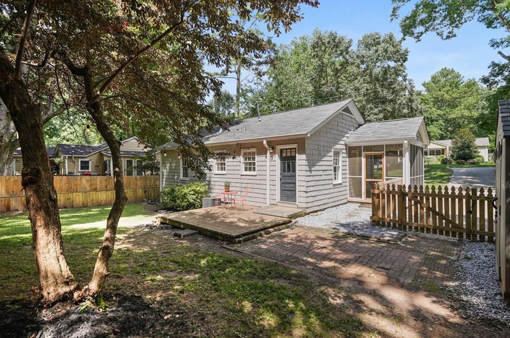 549 Scott Cir, Decatur GA  30033-4727 exterior