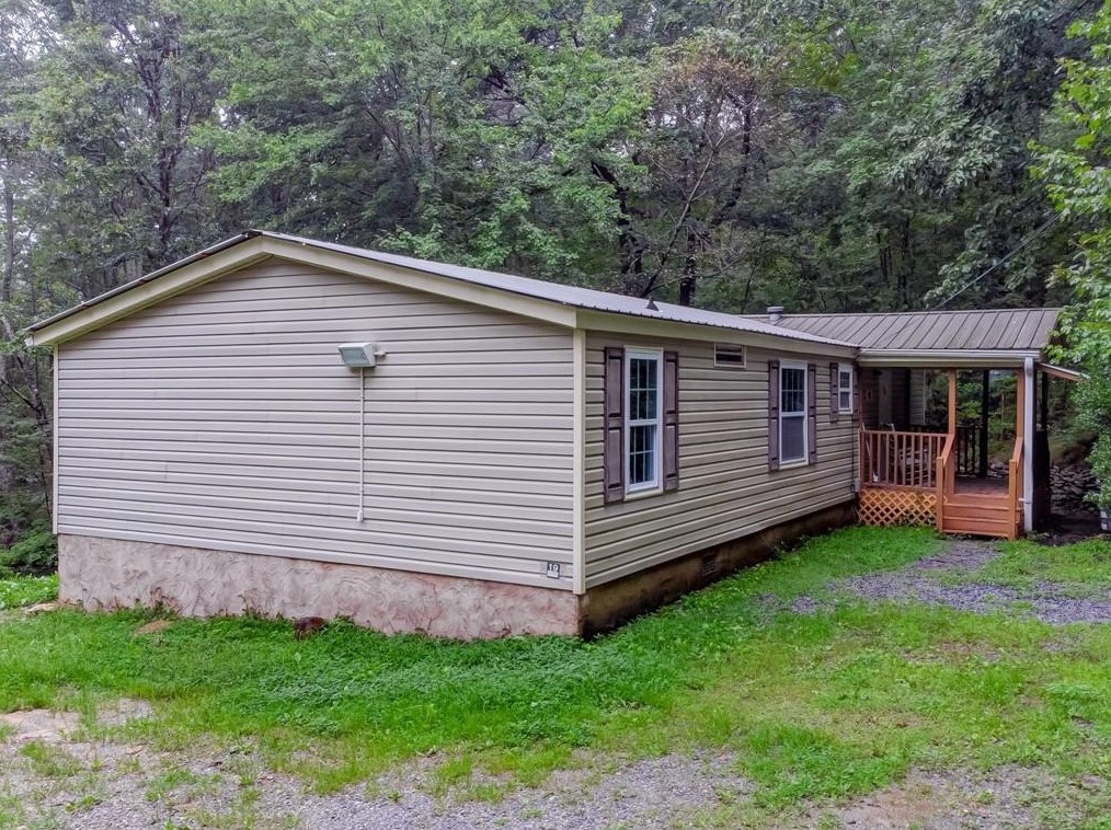 218 White Laurel Ln, Waleska, GA 30183-2477