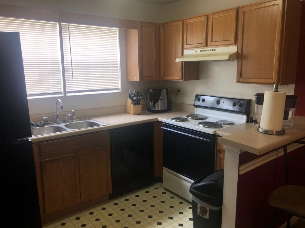 975 Old Rocky Rd, Atlanta GA  30349-8477 exterior