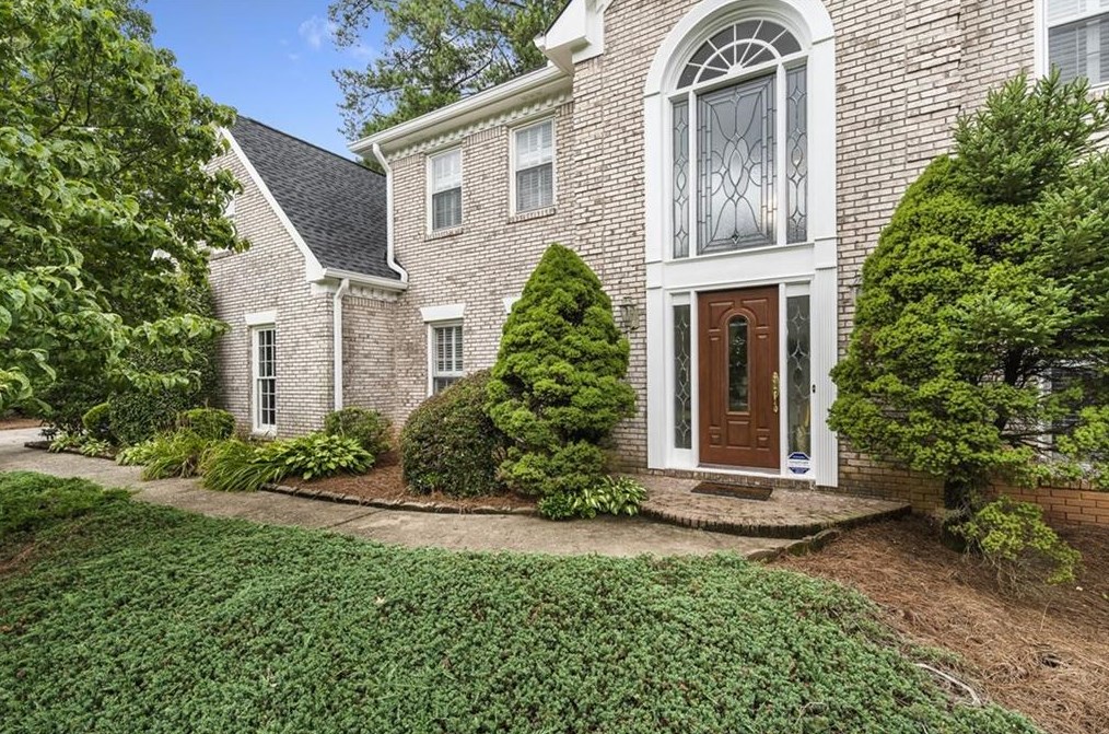 800 Fairbrook Ln, Roswell, GA 30075-1353