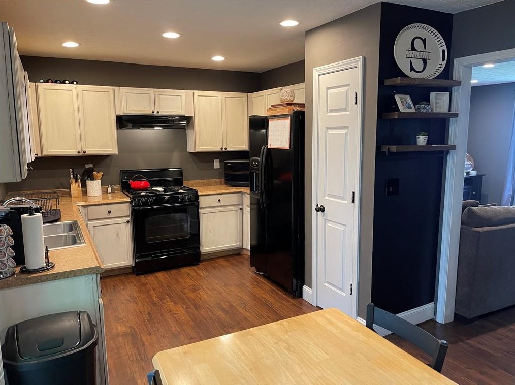 7064 Saratoga Dr, Flowery Branch GA  30542-5668 exterior