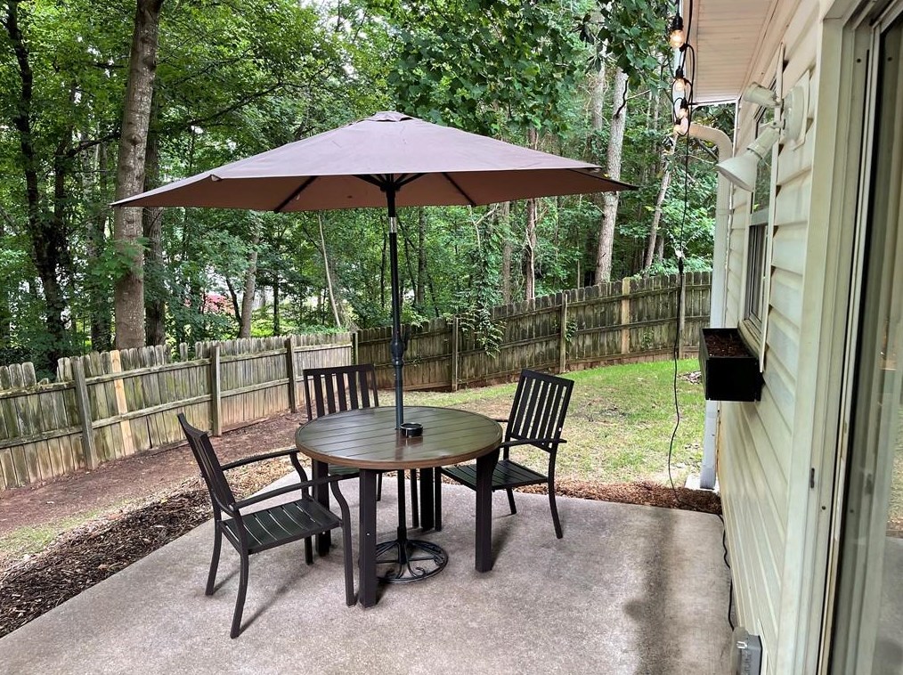 7064 Saratoga Dr, Flowery Branch GA  30542-5668 exterior