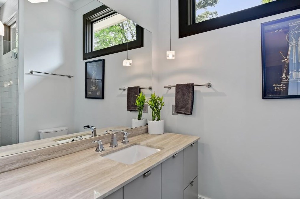 200 Old Ivy Rd, Atlanta GA  30342-4522 exterior