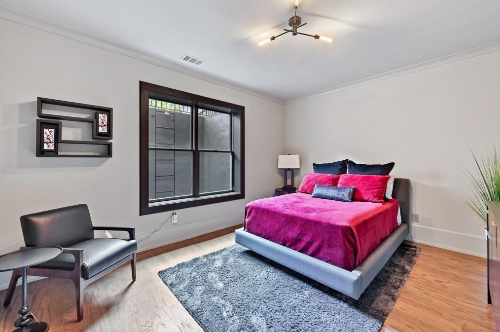 200 Old Ivy Rd, Atlanta GA  30342-4522 exterior