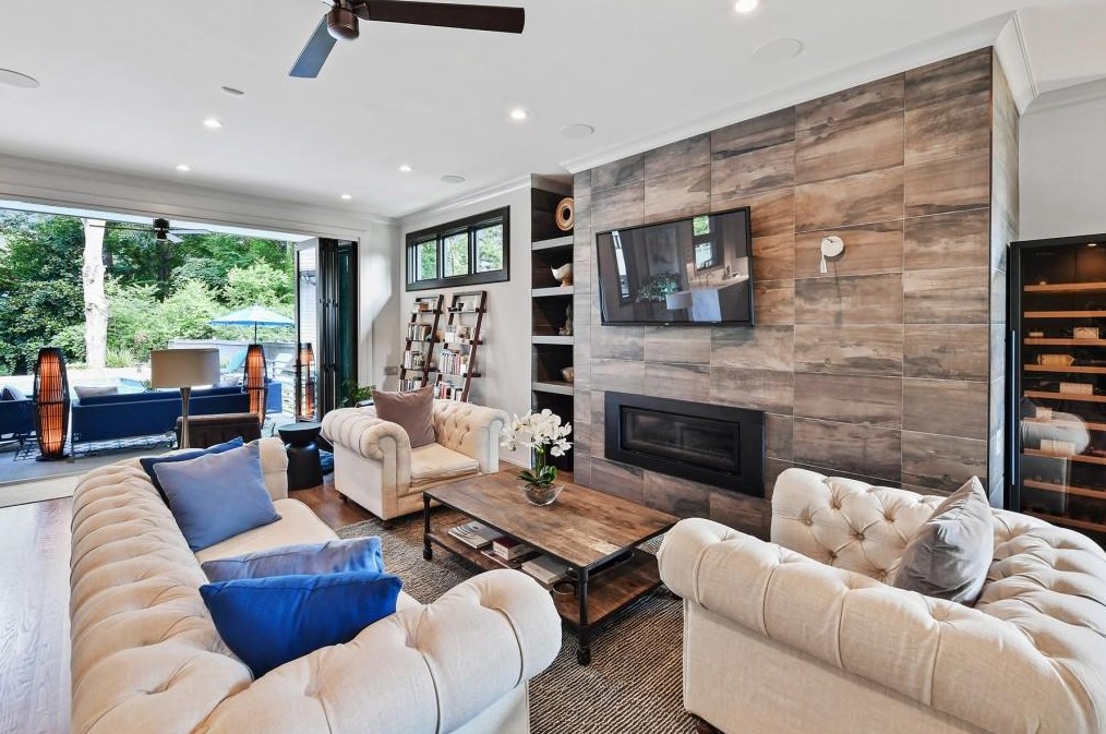 200 Old Ivy Rd, Atlanta GA  30342-4522 exterior