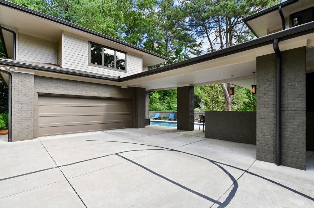 200 Old Ivy Rd, Atlanta GA  30342-4522 exterior