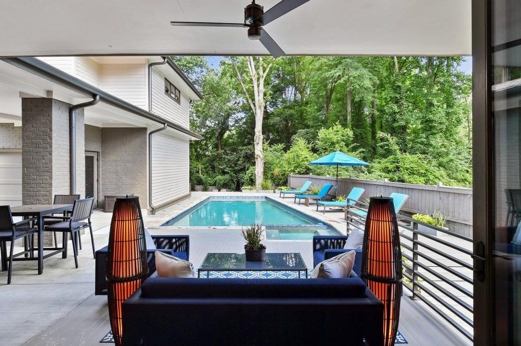 200 Old Ivy Rd, Atlanta GA  30342-4522 exterior