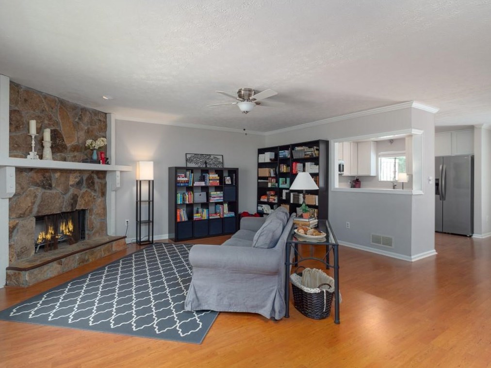 260 Parkmont Ct, Roswell, GA 30076-2524