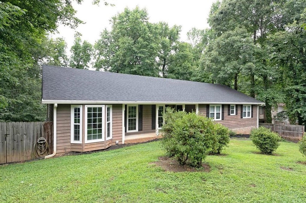 4569 Glenforest Dr, Roswell, GA 30075-1976