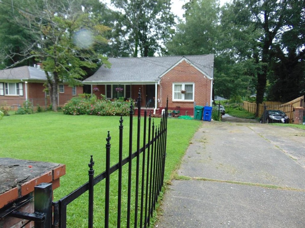 1926 Camellia Dr, Decatur GA  30032-5204 exterior