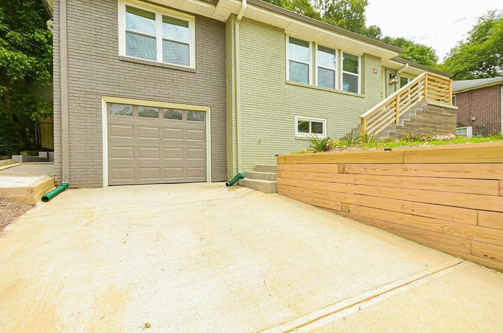 220 Napoleon Dr, Atlanta, GA 30314-3021