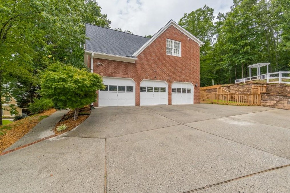 645 Lytham Ct, Roswell, GA 30075-5585